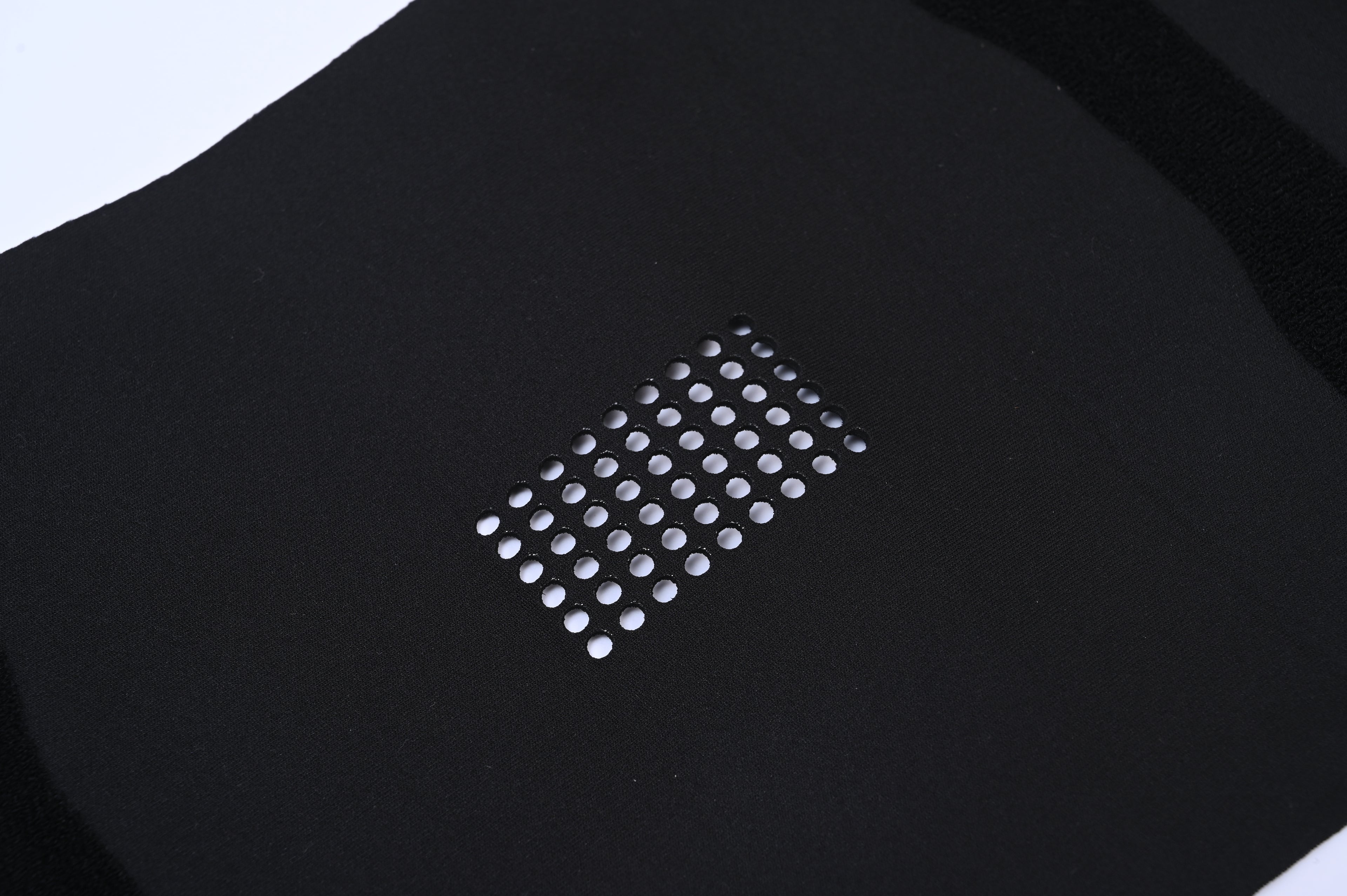 Knee pads for athletic use knee brace